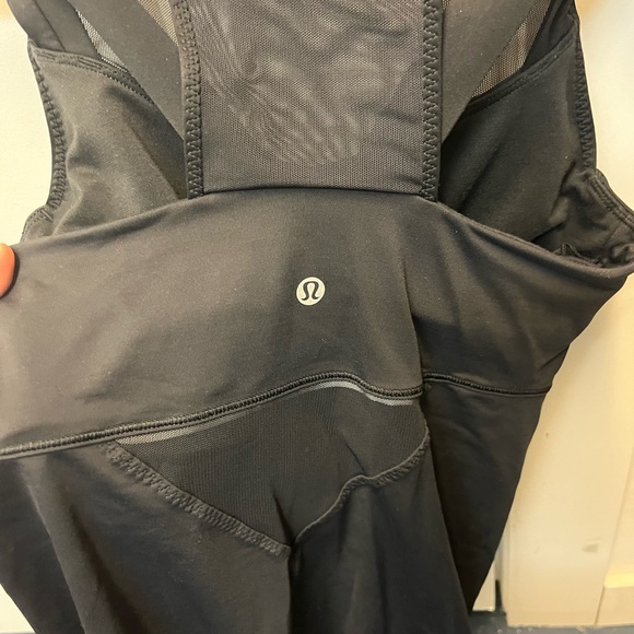 High neck, built in bra, size 6 lululemon tank - Picture 2 of 3